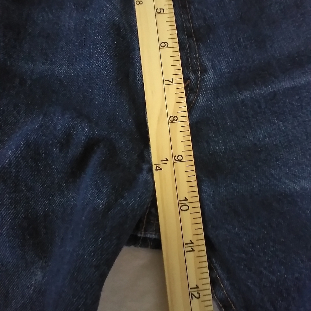 Levis Men's denim  Blue Jeans size 31/30 slight distress - Picture 3 of 8
